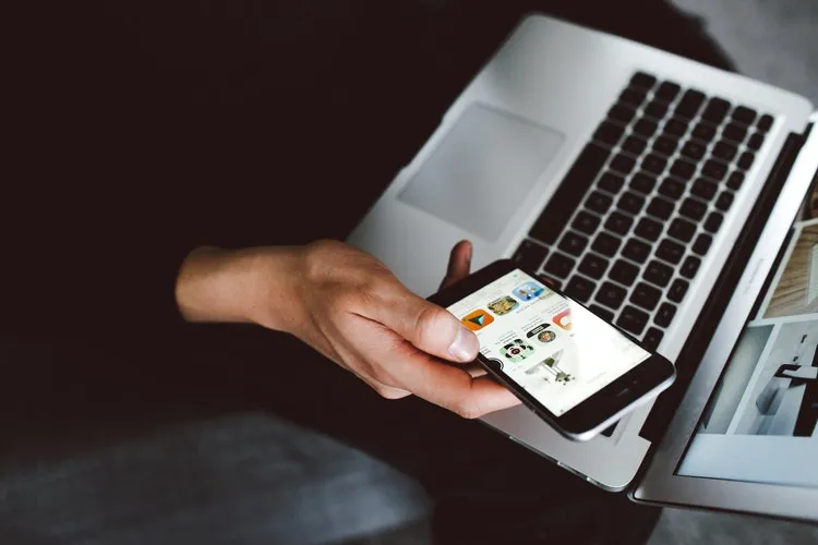 How to Use Your Smartphone to Find a Job