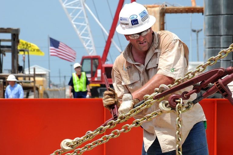 Here’s How You Can Grow Your Career In The Oil & Gas Industry