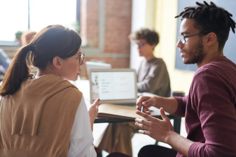 The Commonalities Between Employees and Franchisees